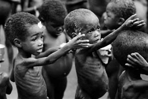 非洲饥饿儿童